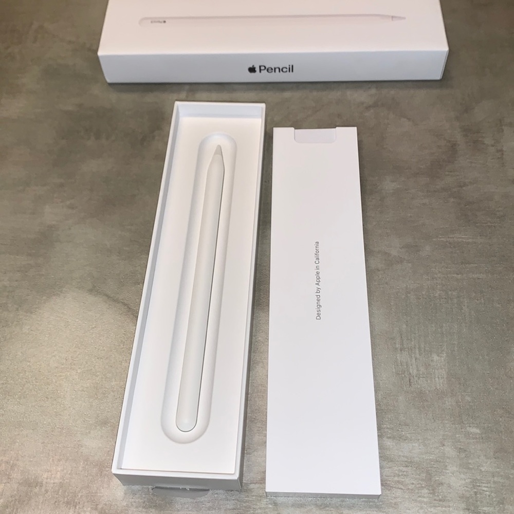 Apple pen in box!